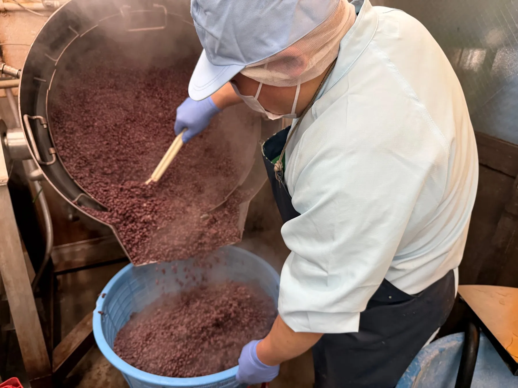 豆, 作業員, 製造, 食品, バケツ, 容器, 作業, 赤い豆, 衛生