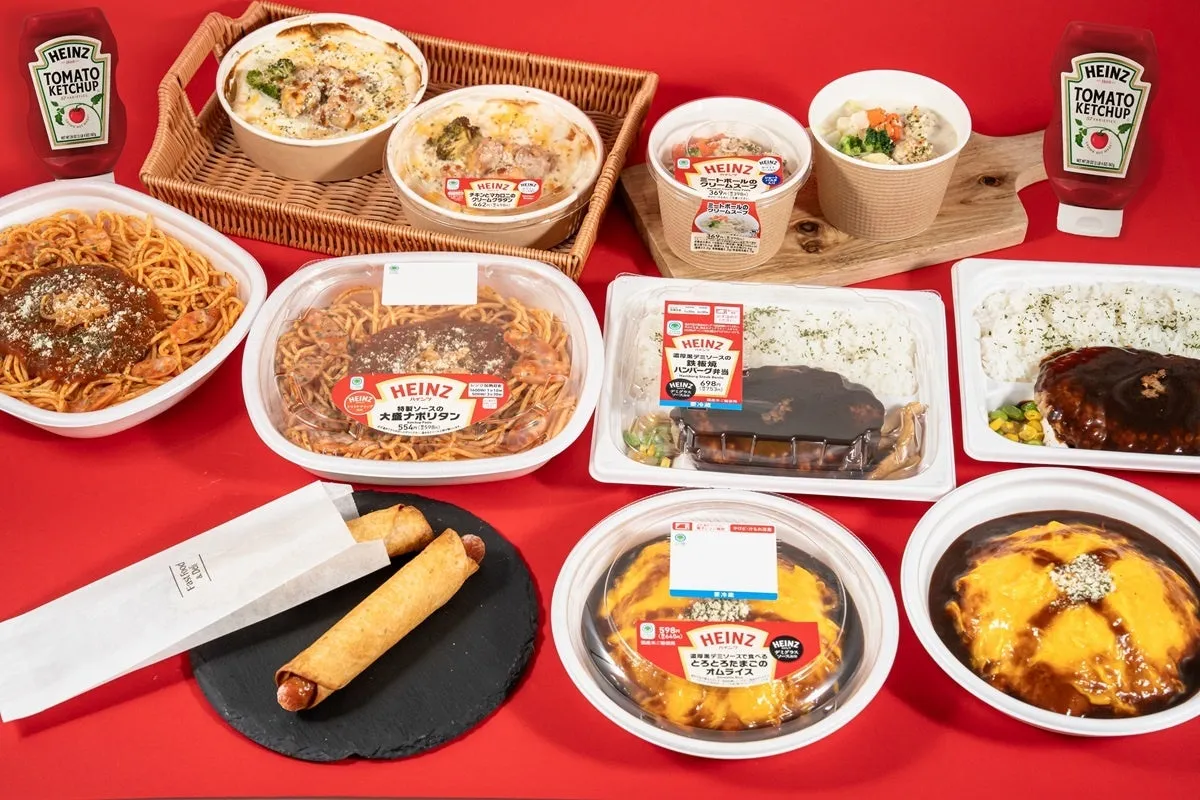 HEINZの食品が並べられた写真
