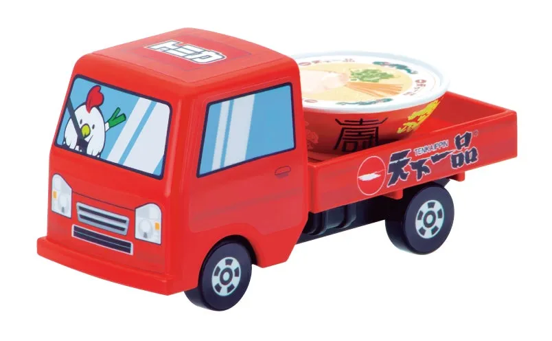 赤いトラックのオモチャ