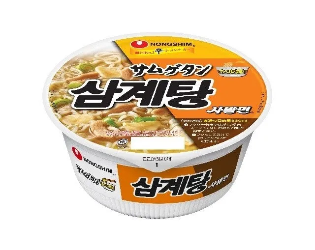 韓国のインスタントラーメン「NONGSHIM サムゲタング」のパッケージの画像です。カップの中には麺と具材が入っており、上部には「サムゲタング」の文字が大きく表示されています。