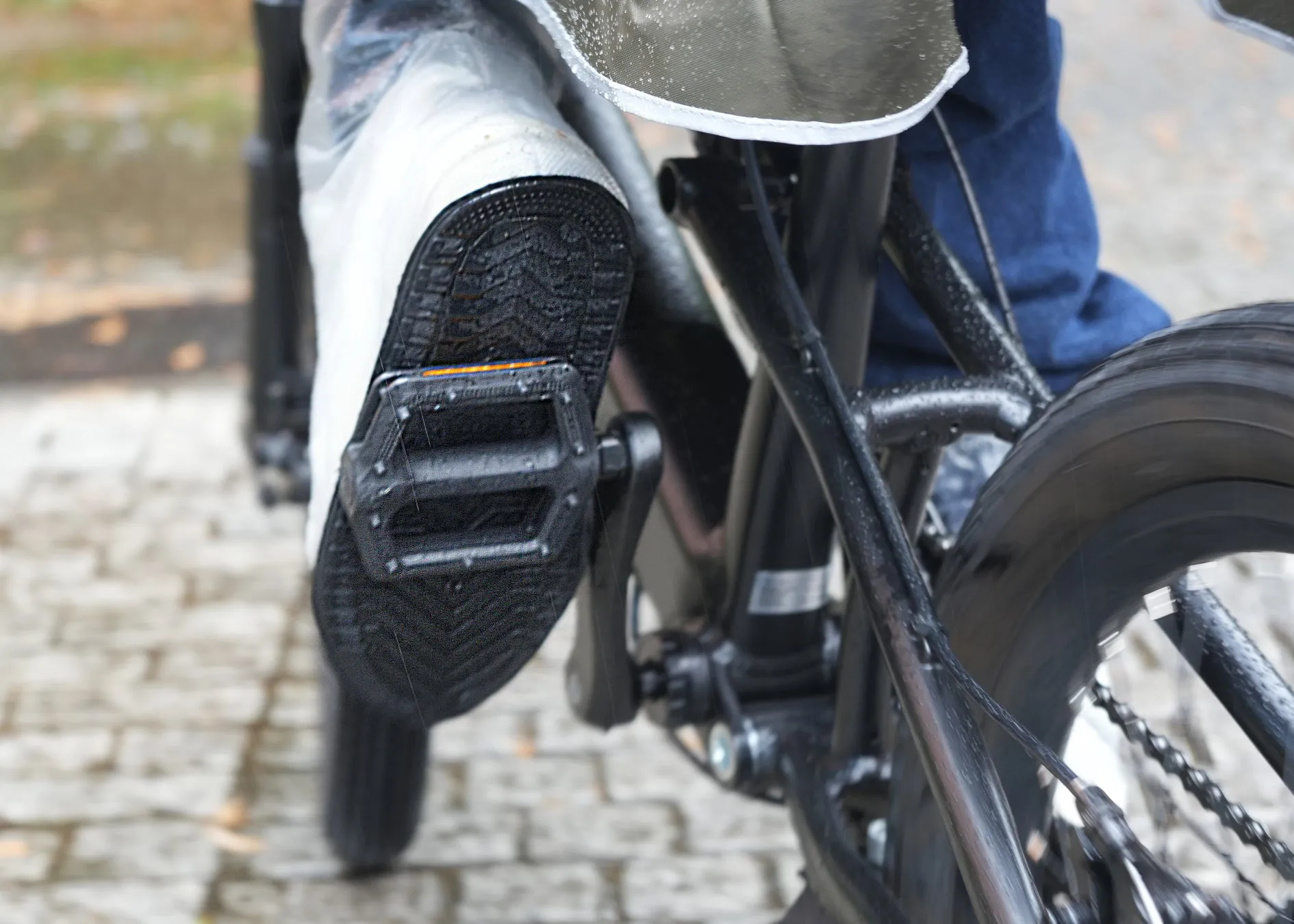 自転車乗車中の足元アップ