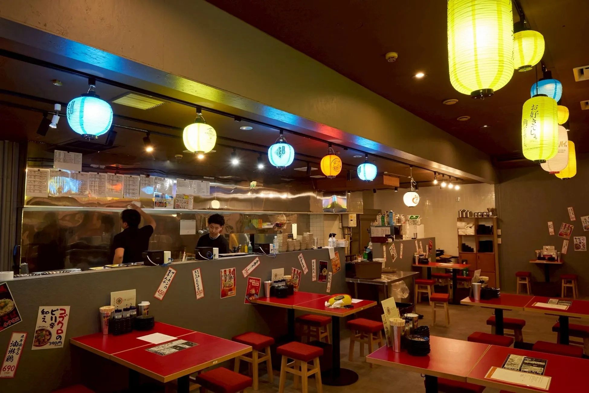 活気ある店内
