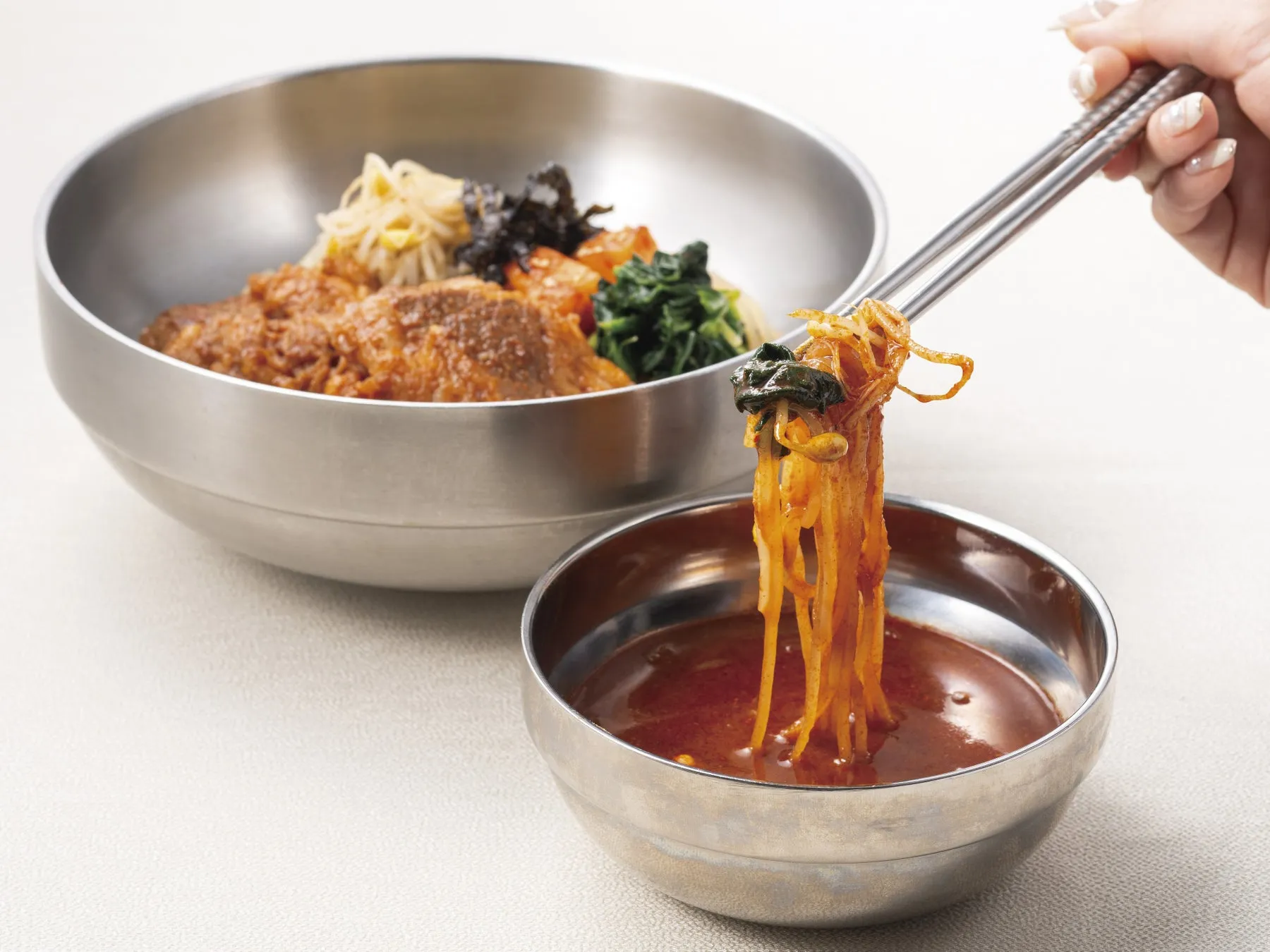 牛カルビつけ麺のクローズアップ