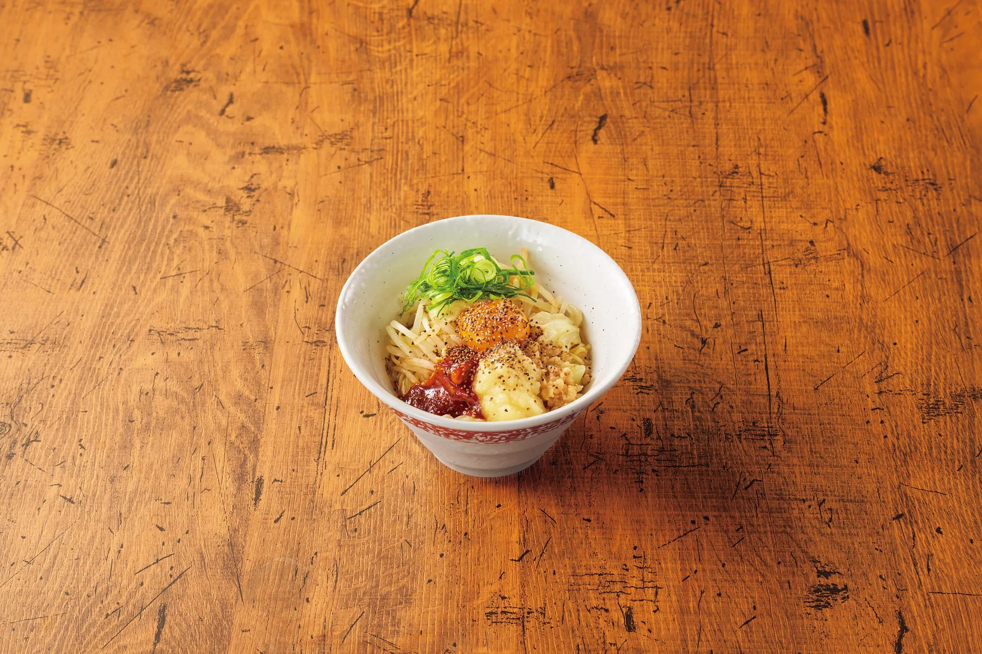 焼肉を囲む学生たち
