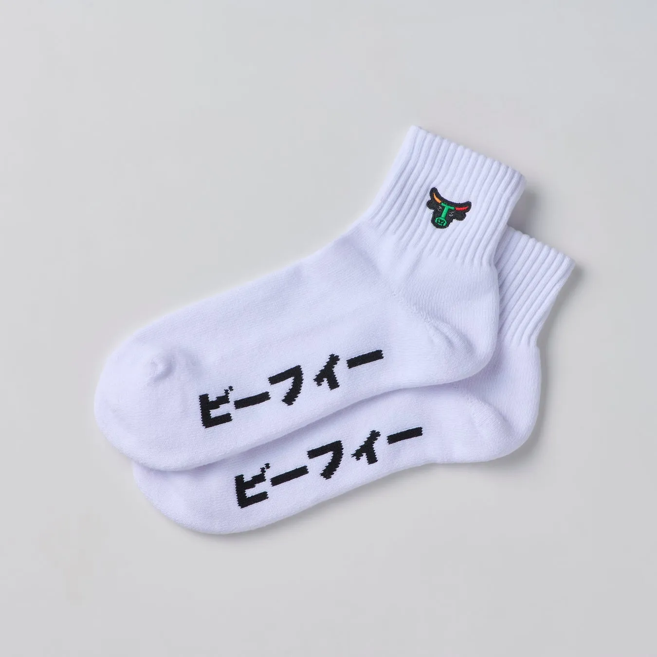 Hanes x セブン-イレブン BEEFYソックスの刺繍と足底ロゴ