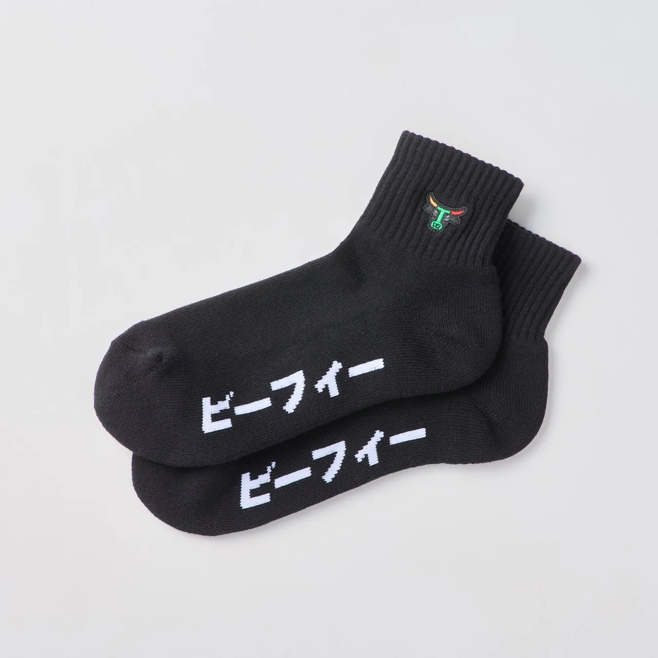 Hanes x セブン-イレブン BEEFYソックスの足底カタカナロゴ