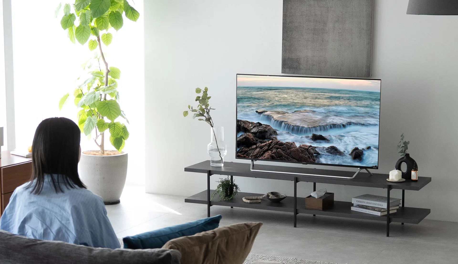 レコーダー内蔵テレビ時代に合わせたミニマルデザイン