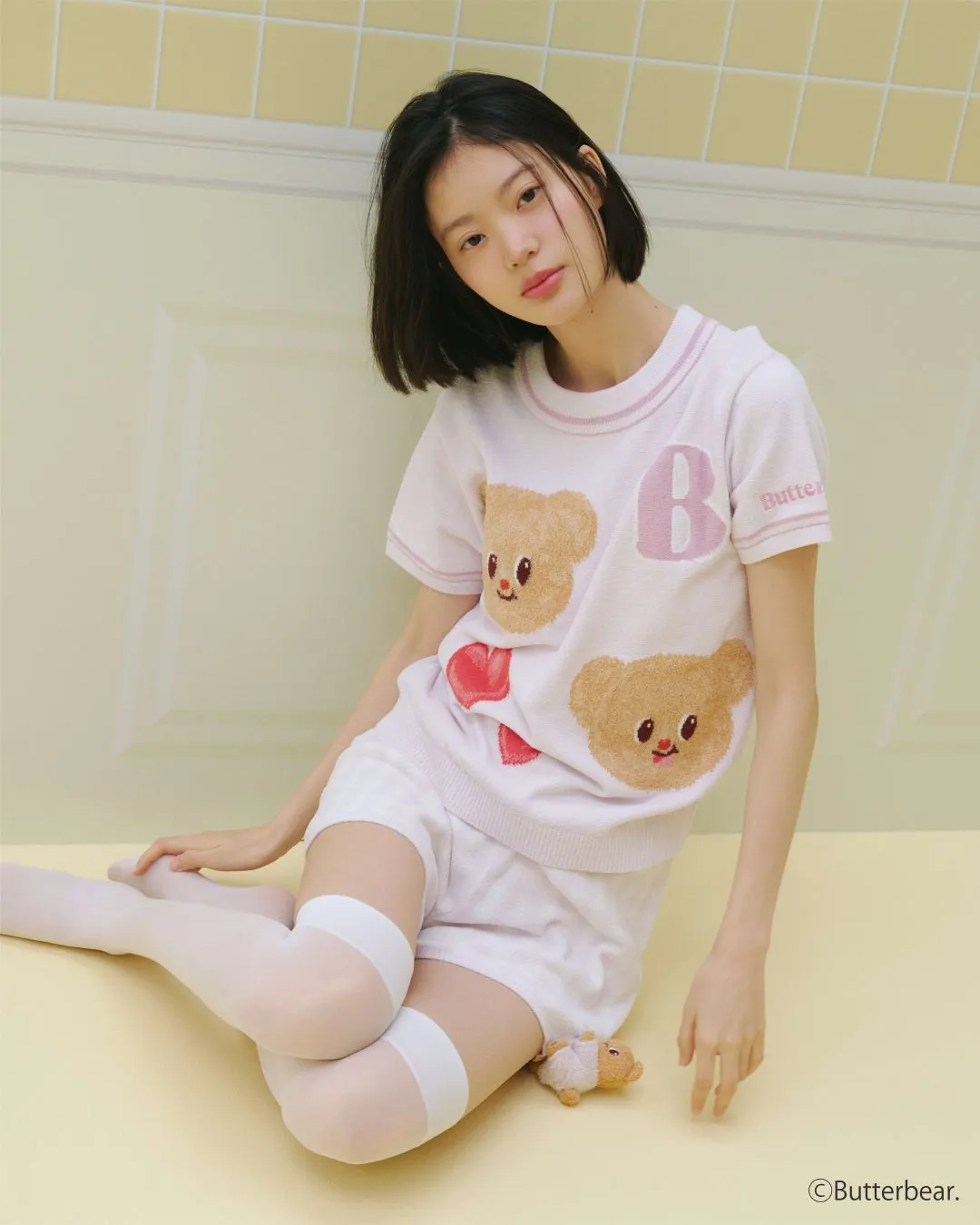 ニットプルオーバーとショートパンツの別カット