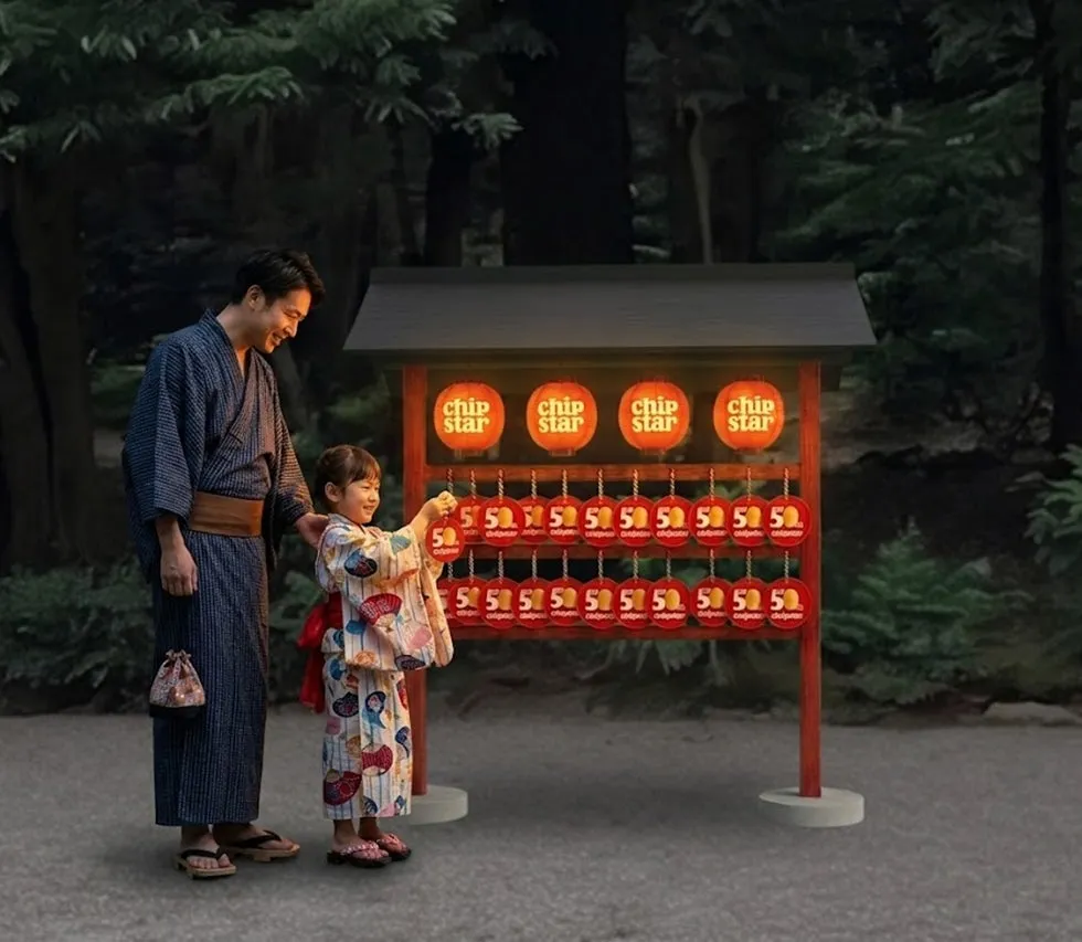下鴨神社の鳥居と屋台のイメージ