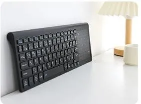 キーボードとタッチパッドの全景