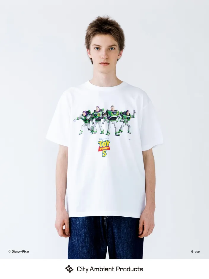 バズのセリフ「To infinity and beyond!」がデザインされたTシャツ