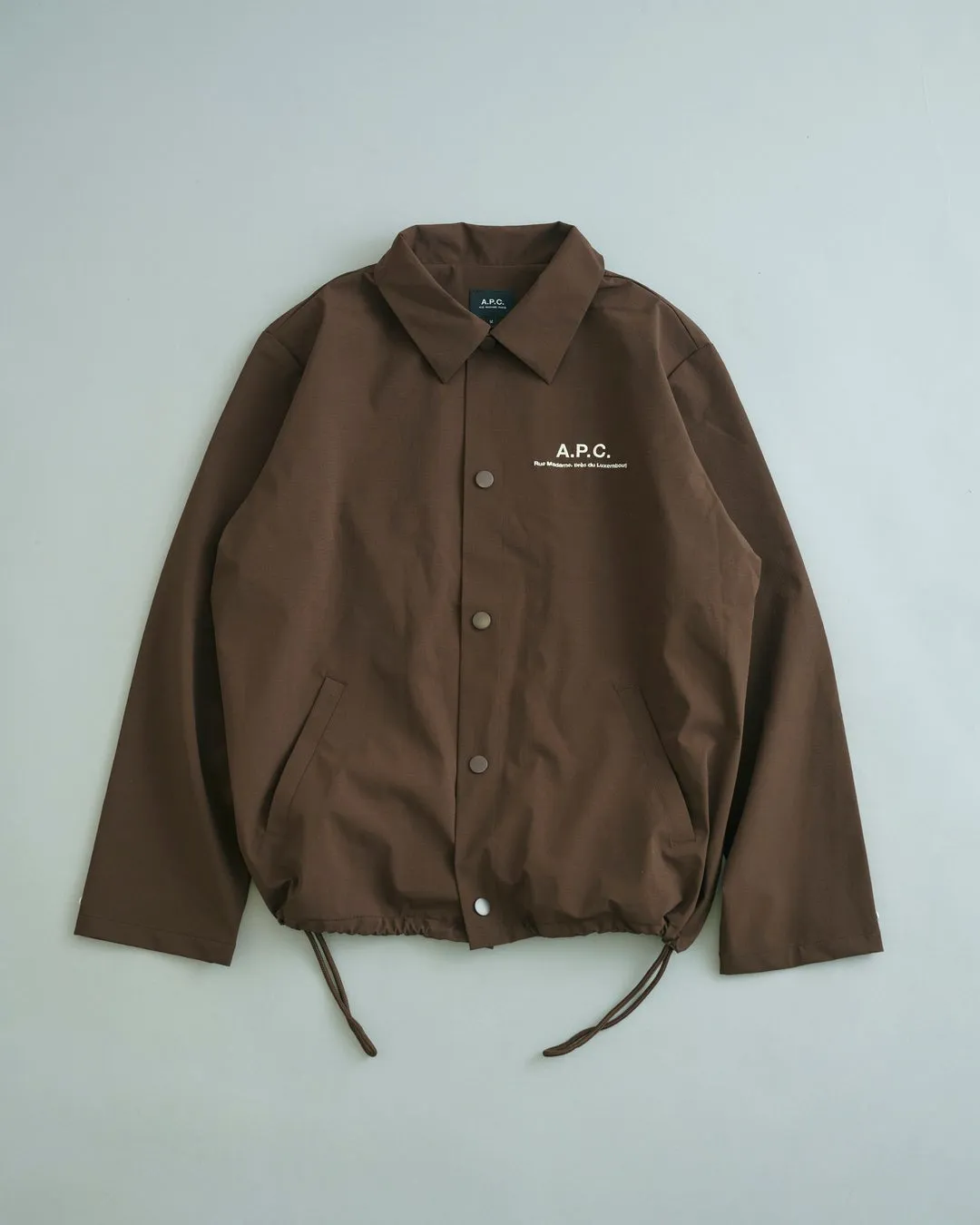 A.P.C. RAYMONDブルゾン（ブラック）を着用したモデル