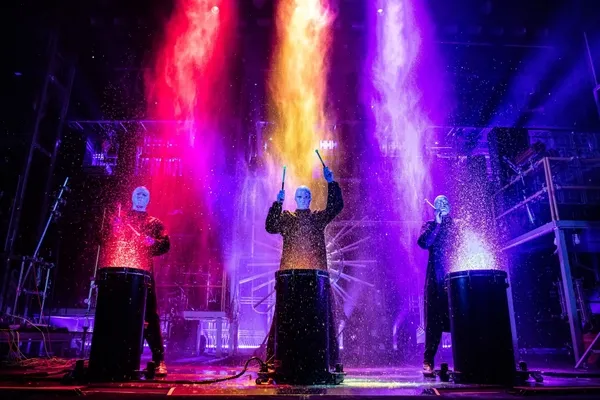 シアターミラノ座での公演イメージ