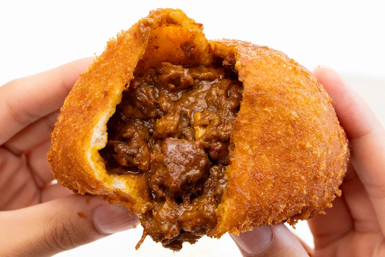 【伝説の味】名古屋ベーカリーピカソ『牛肉ゴロゴロカレーパン』!カレーパングランプリ®10年連続金賞の秘密を徹底解剖