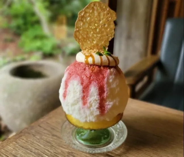 まるごと塩キャラメルとベリーのパフェ