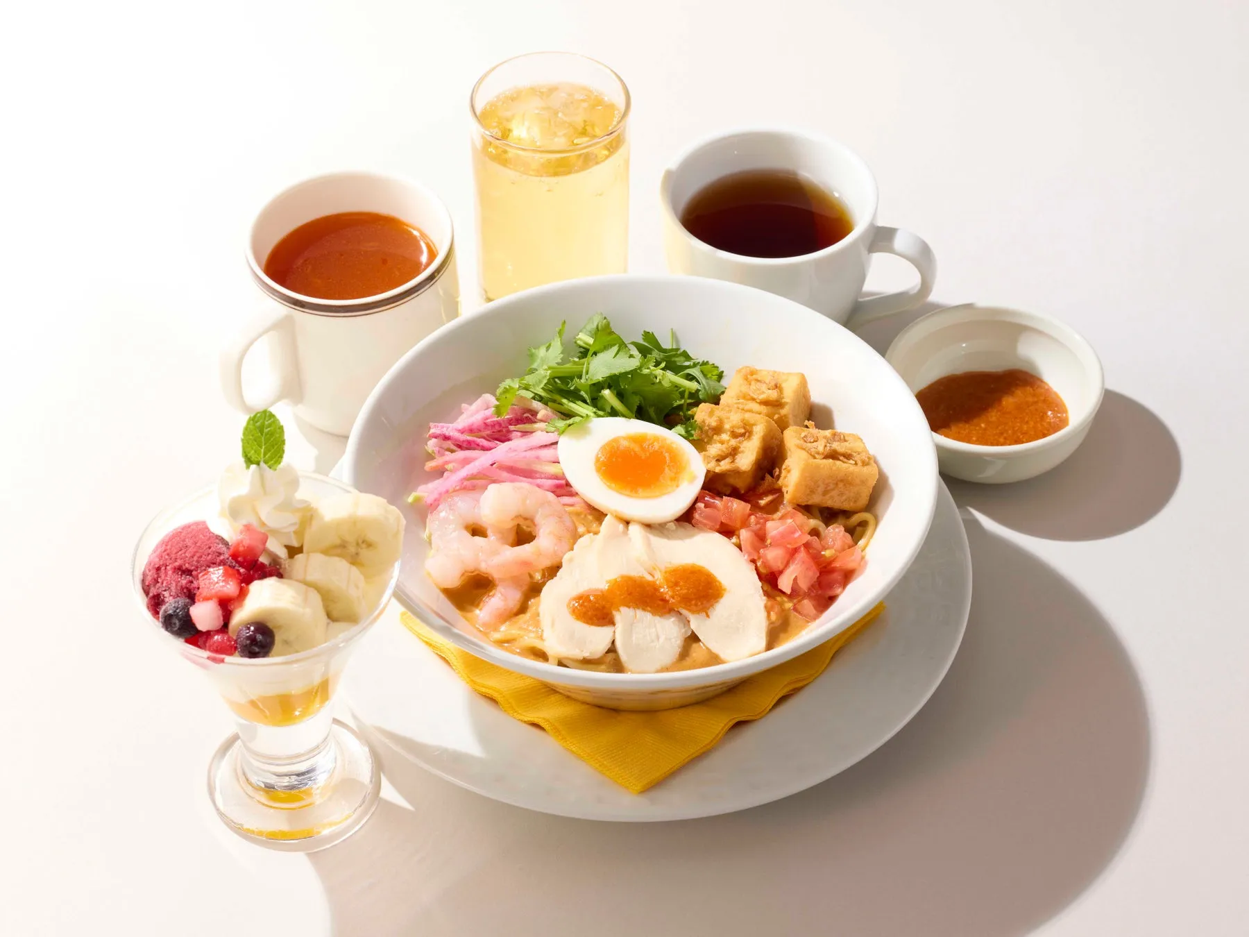 冷やしラクサとミニパフェのセット