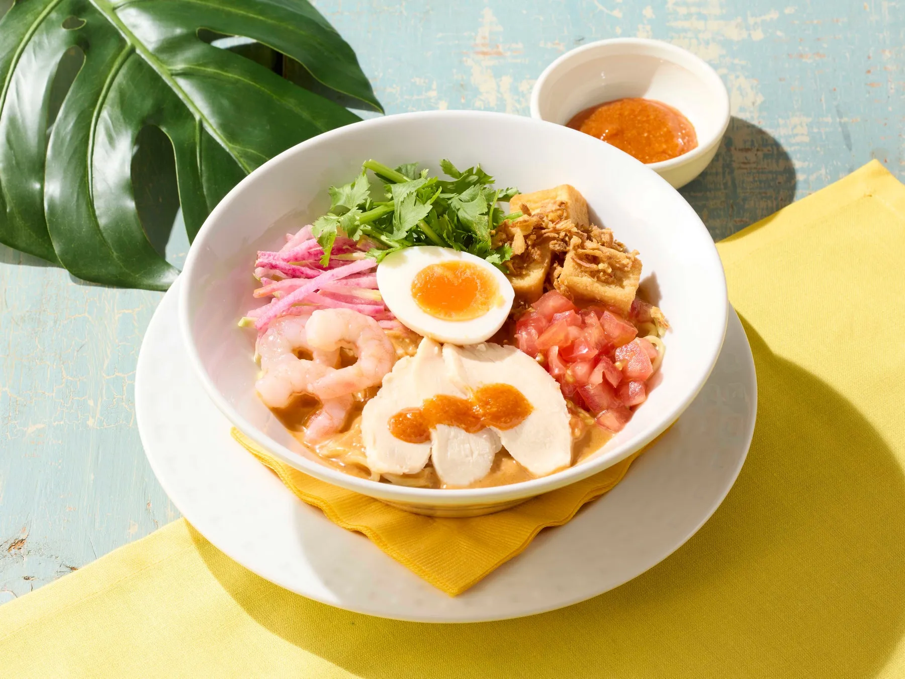蒸し鶏と海老のシンガポール風冷やしラクサ