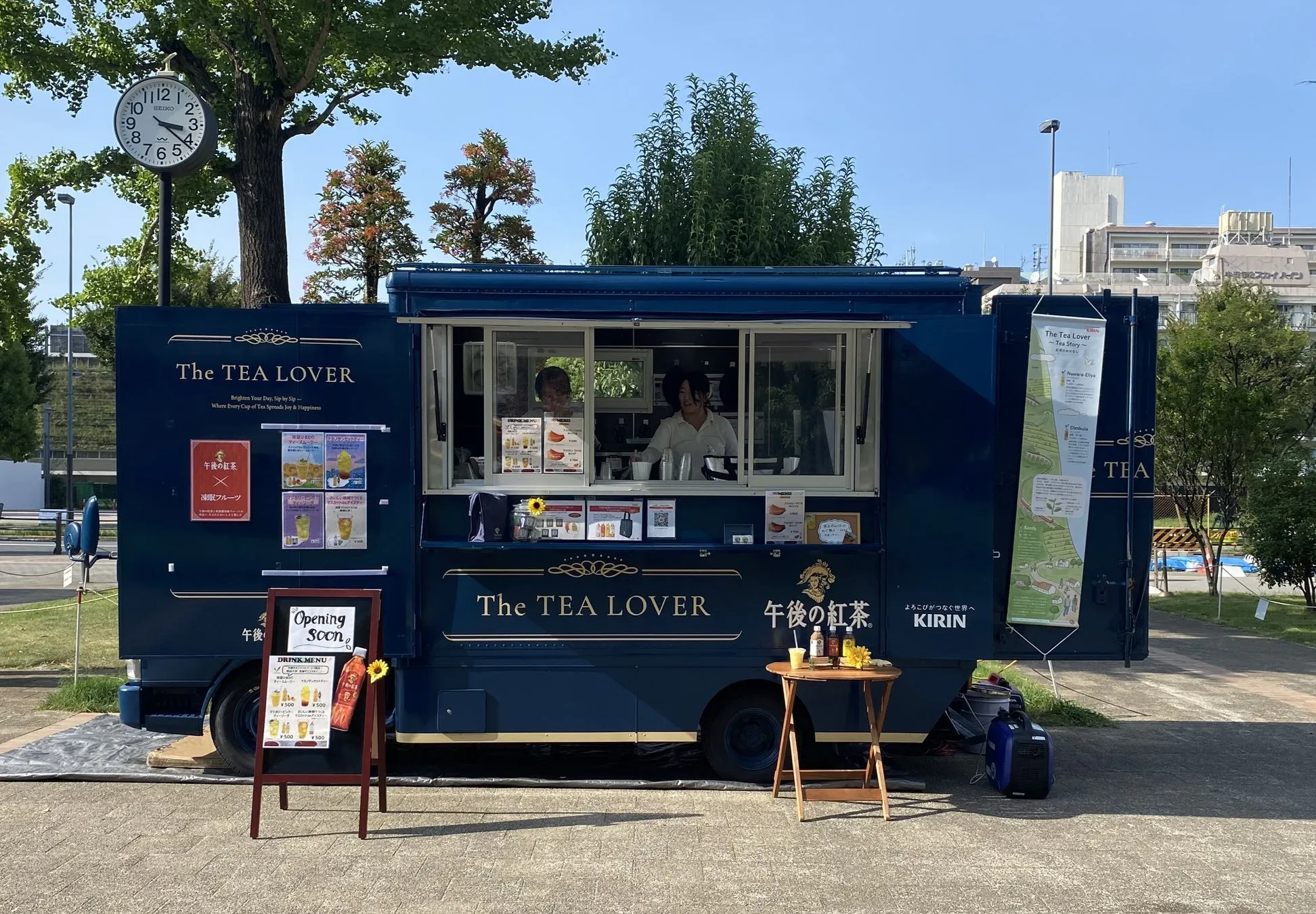午後の紅茶オリジナルキッチンカー「The TEA LOVER」の画像
