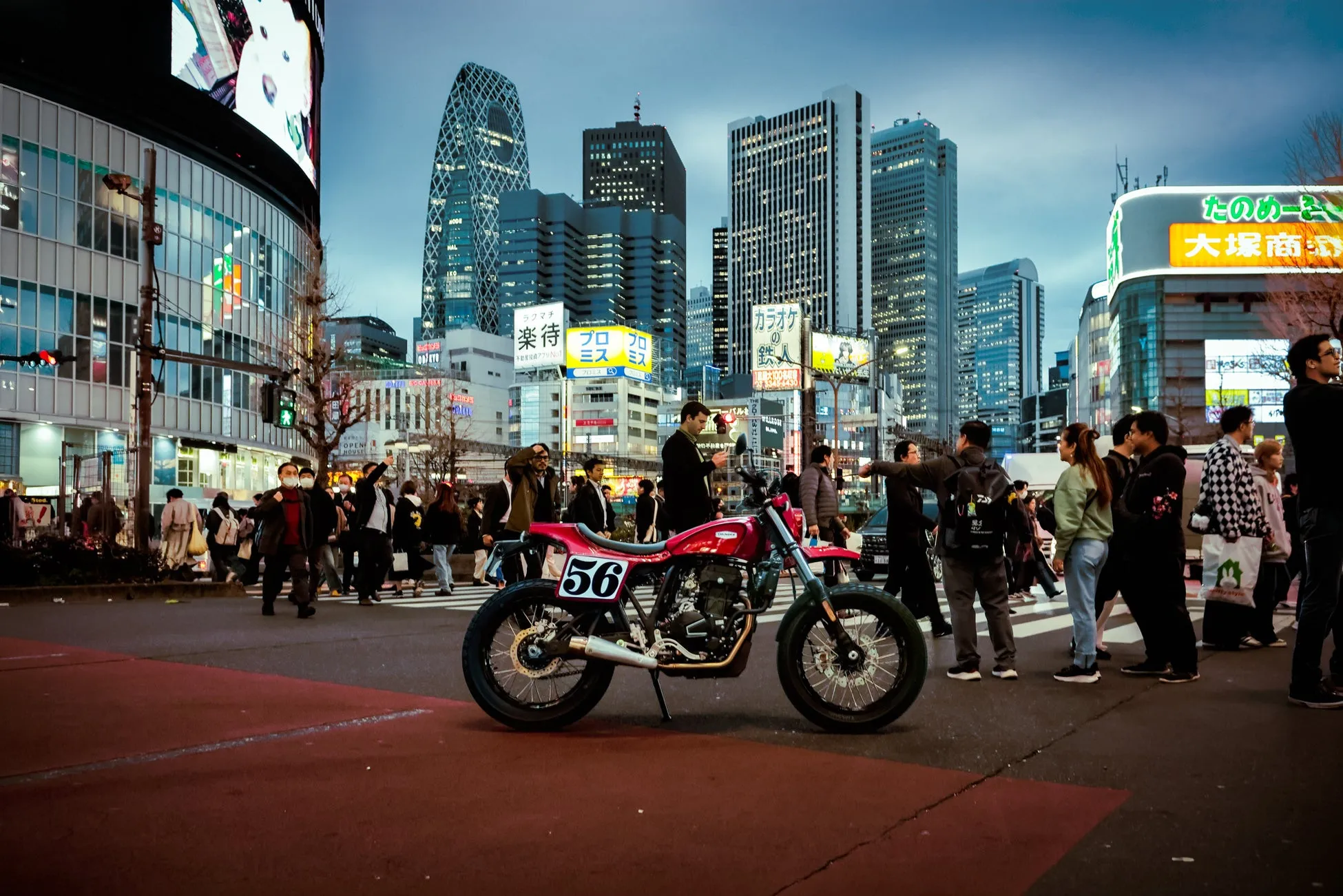 軽快にカーブを駆け抜けるThunder-FTS250
