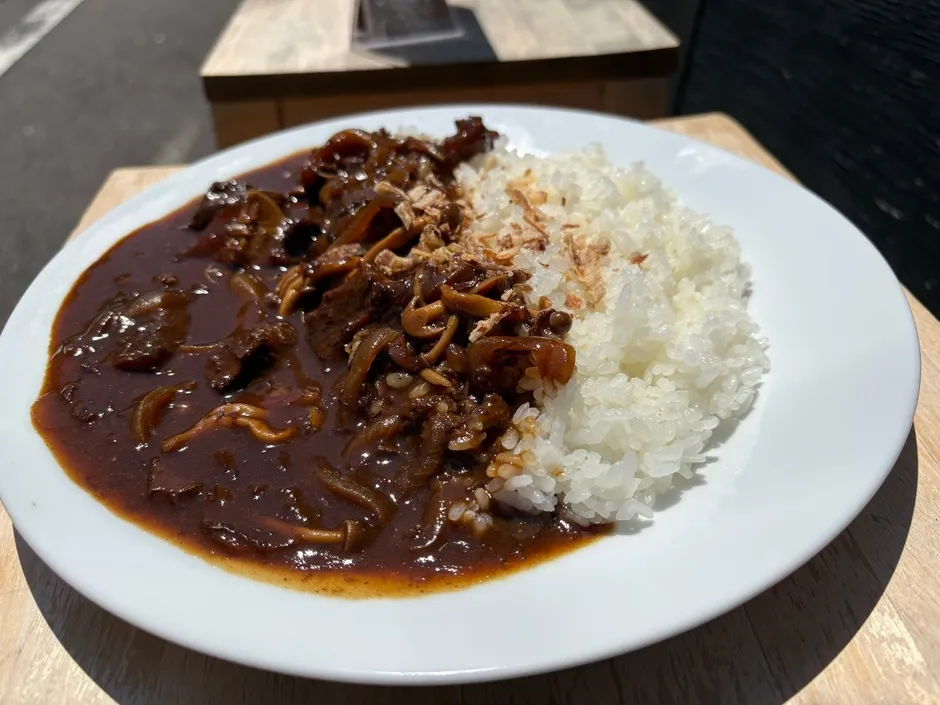 馬とろすじカレーのアップ