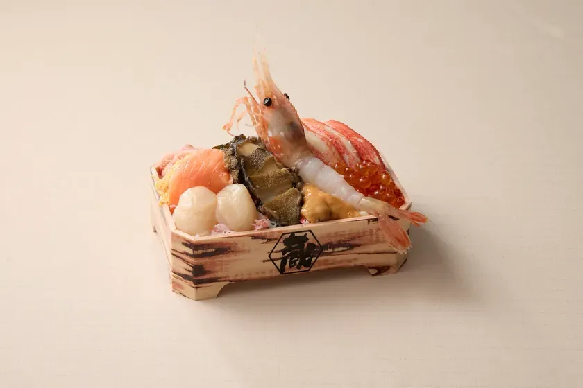 ジャンボボタンエビと蝦夷アワビの海鮮贅沢弁当