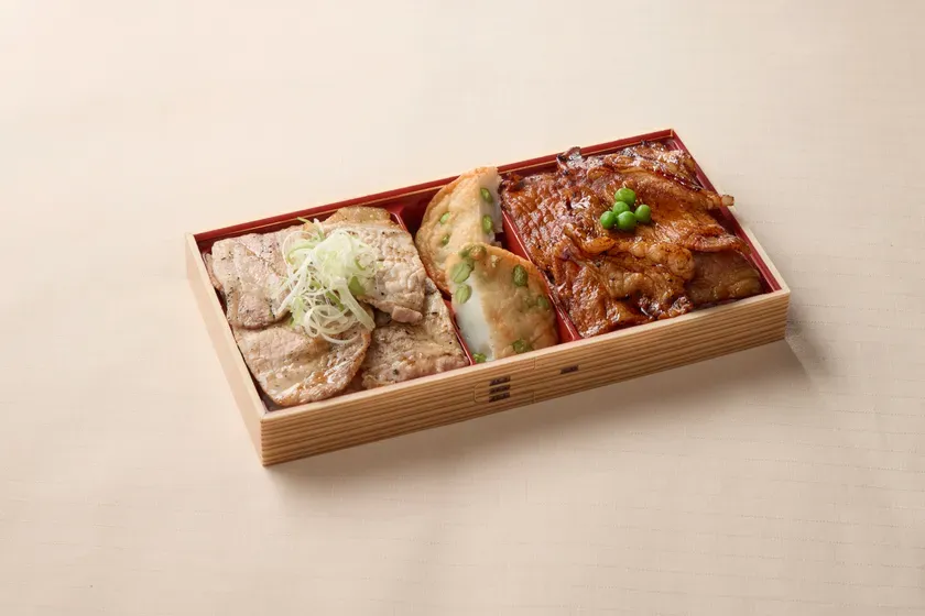 デラックスハーフ＆ハーフ豚丼弁当