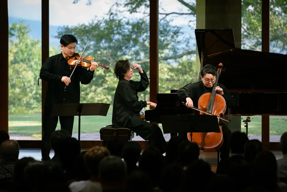 清塚信也 Piano Trio 八ヶ岳高原音楽堂での演奏風景