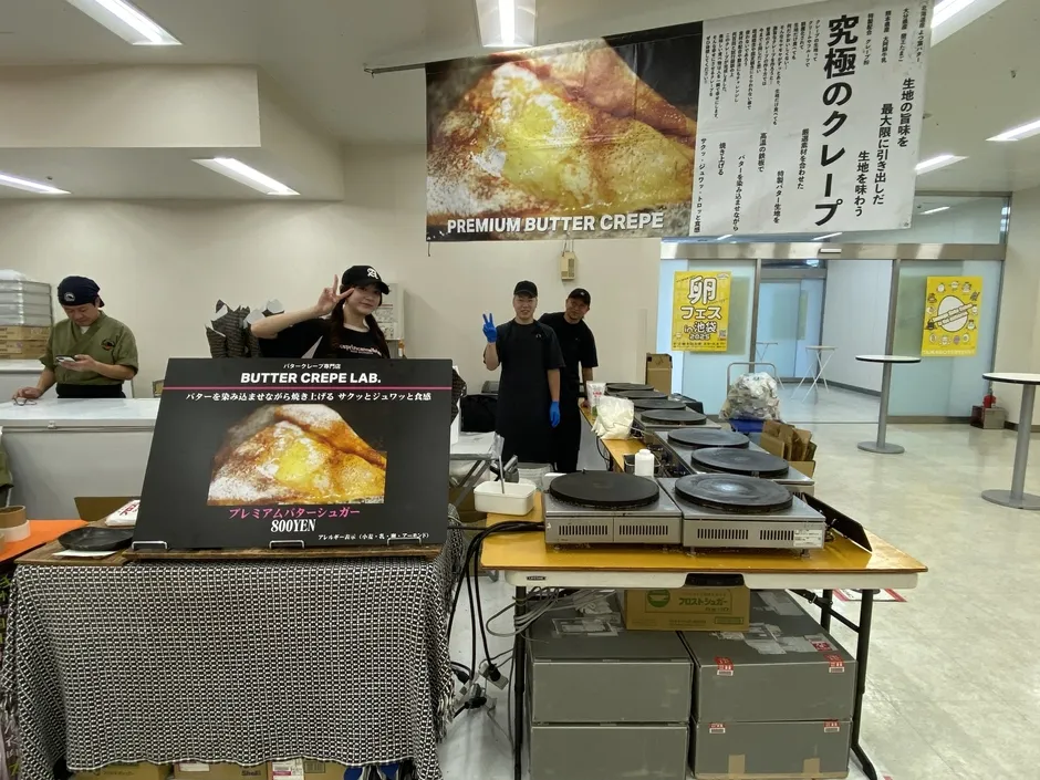イベント会場で提供される美味しそうなグルメ