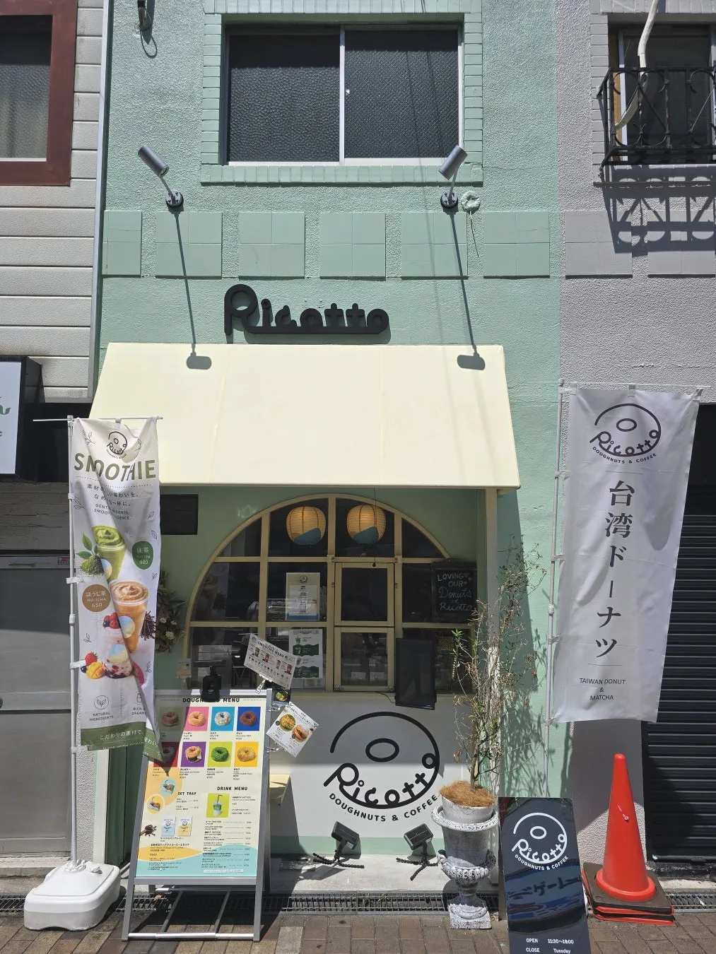Ricotto donut &matchaの店舗外観