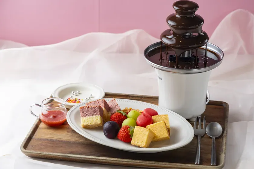 夢のいちごバウムチョコフォンデュ