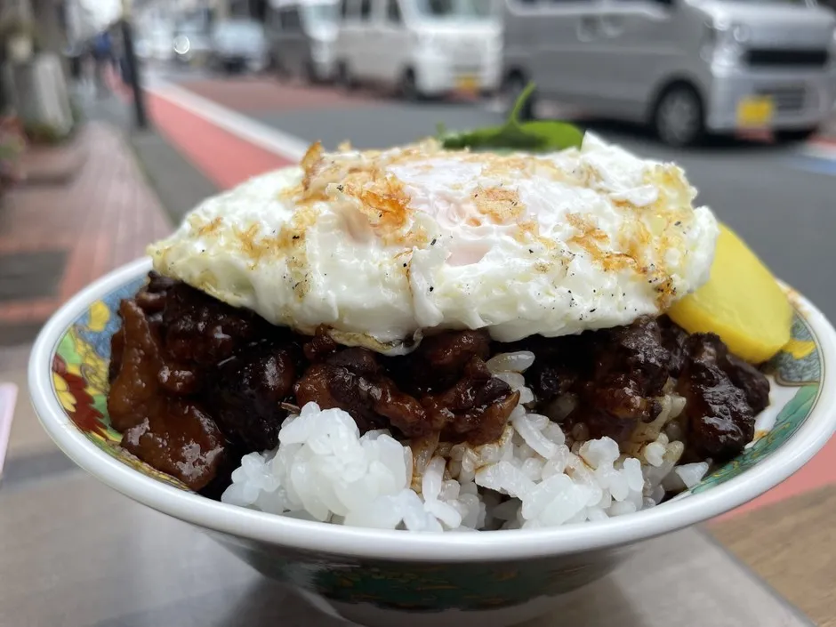 平日は会社員、日曜日は夫婦で台湾料理店