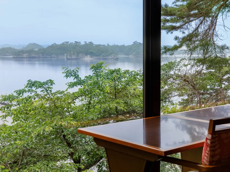 松島湾を背景にしたテーブル