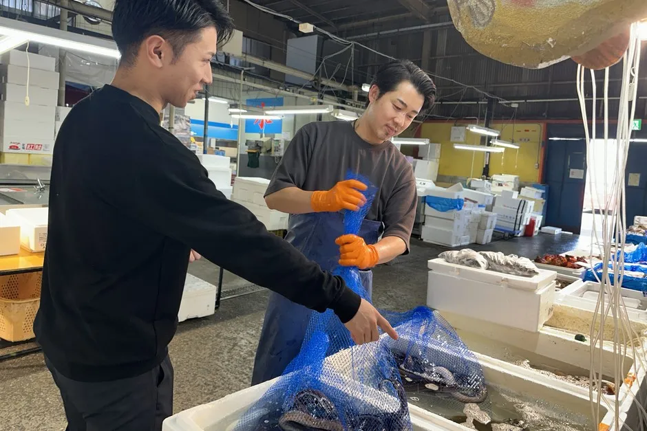三陸産天然アワビとあなご重のアップ