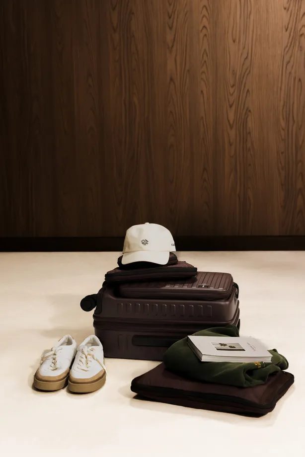 Deep CocoaのCuboと衣類やシューズを並べたイメージ