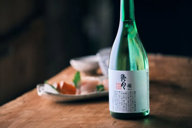 萌 moeの瓶と料理