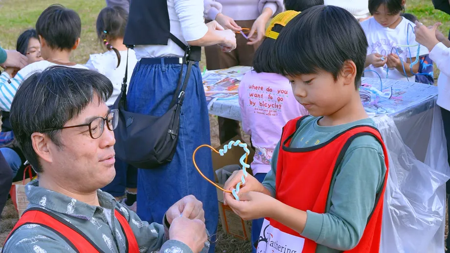 親子がシャボン玉の道具を作る過去のイベント