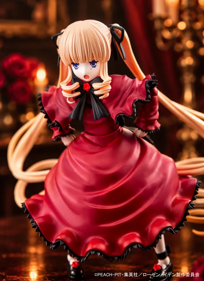 ヘッドドレスを外した真紅のモデル