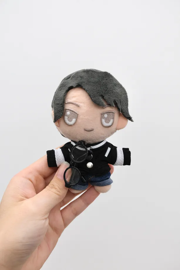 手に持った推しぬいのサンプル