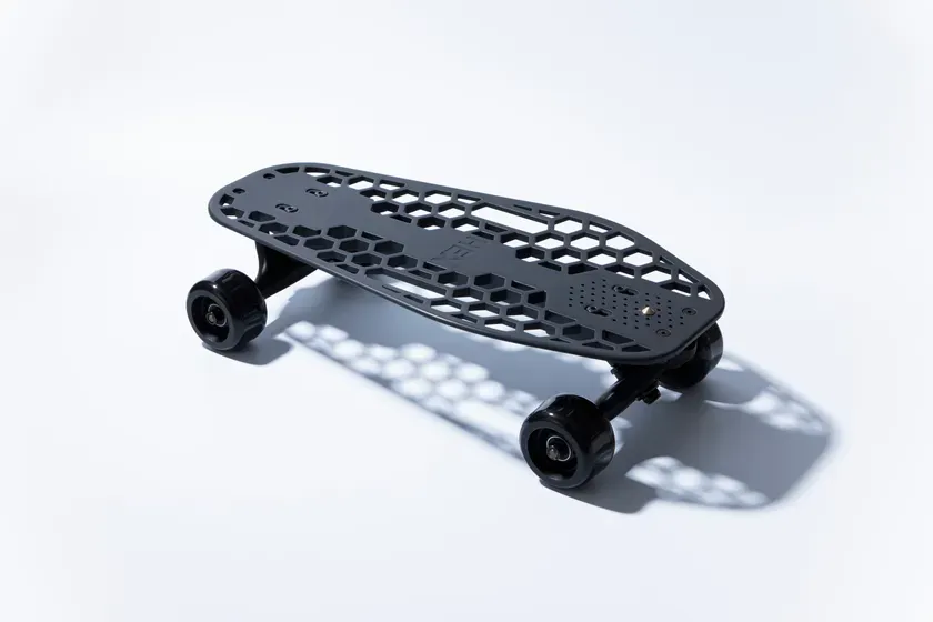 新型スケートボード HEX  クルーザー なぜ日本一？クラファンで話題のHEXは「後ろに進まない」新発想