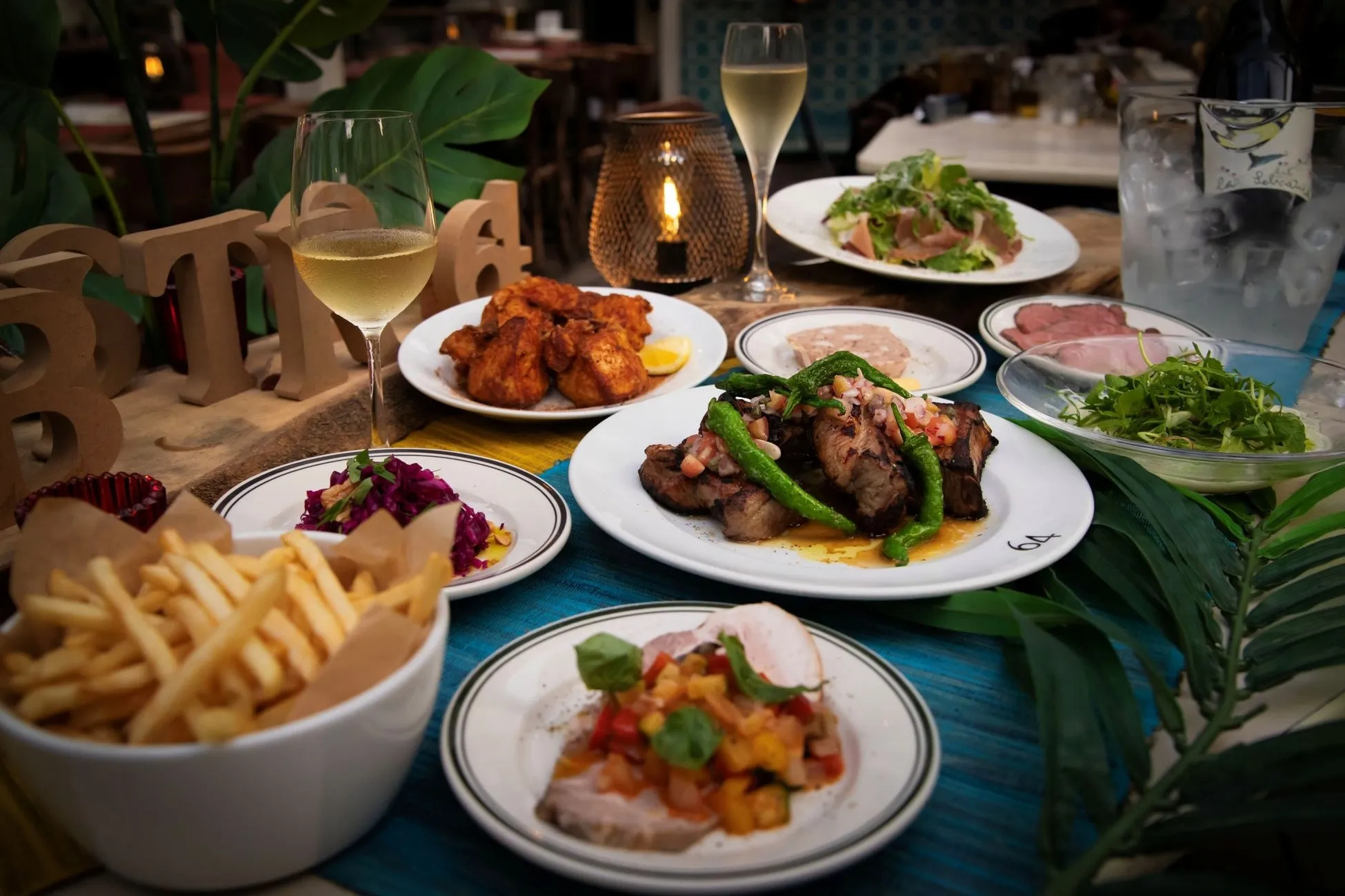 神戸旧居留地で肉とワインの夜を。「Bar & Bistro 64」新プランは肉好き必見！