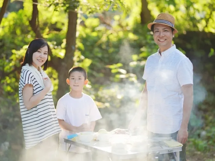 添付画像: BBQ会場の様子（屋根付き）