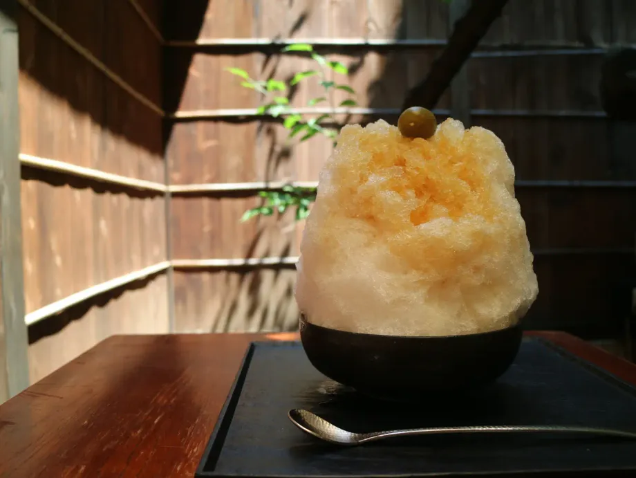 酷暑に一服の清涼！くず餅乳酸菌®入り青梅かき氷、船橋屋で限定販売