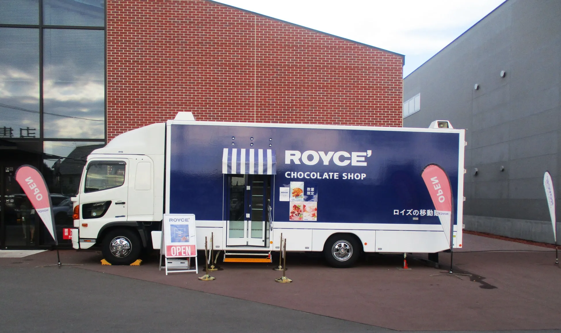 ロイズ移動販売車があなたの街に！隠れた出店場所と限定チョコ発見ガイド