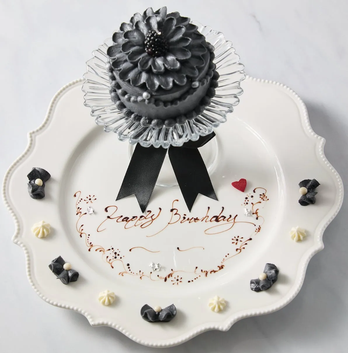 ブラックショートケーキとドリンク