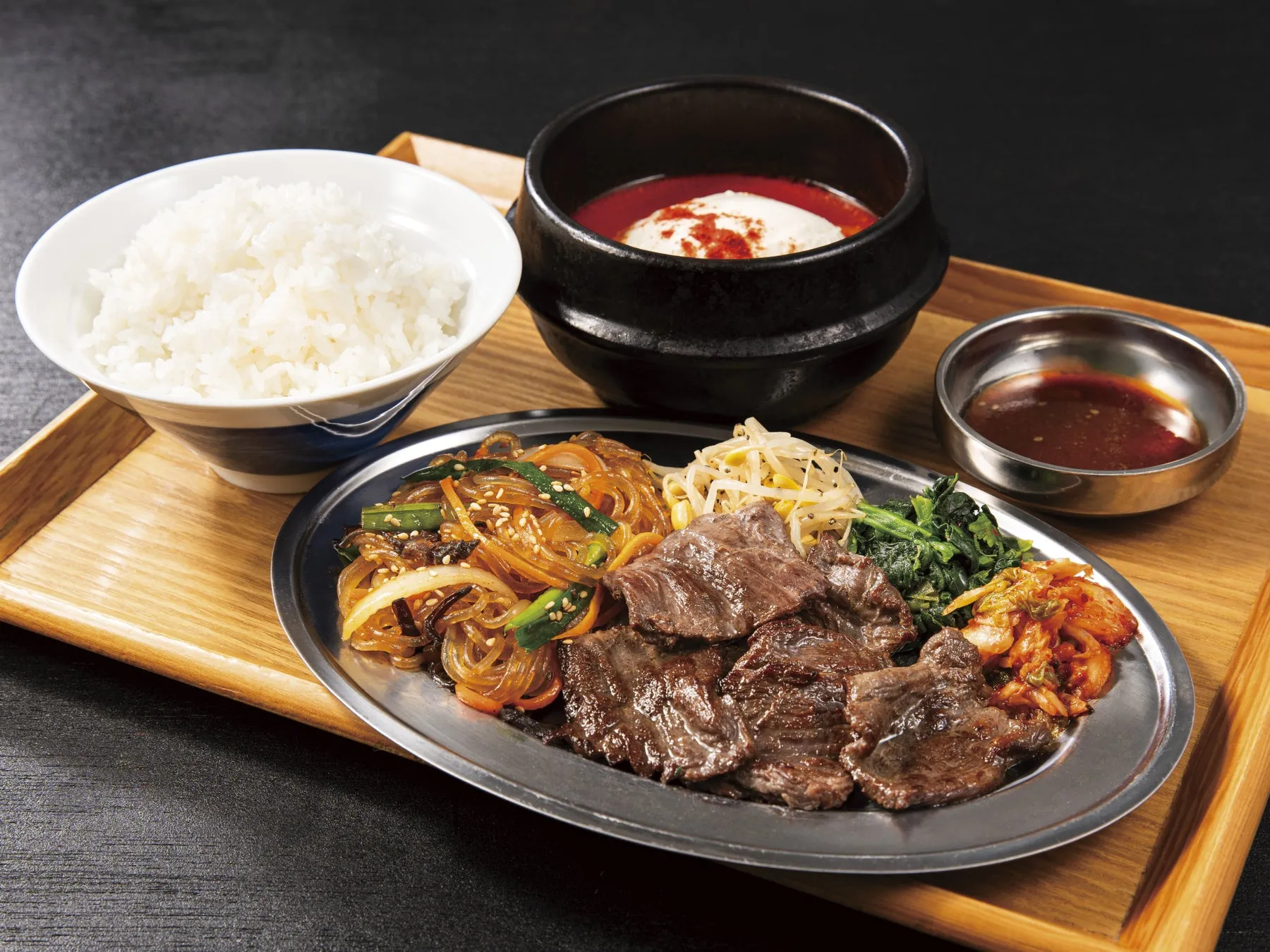 焼肉定食 ミニスンドゥブ付きの全体像