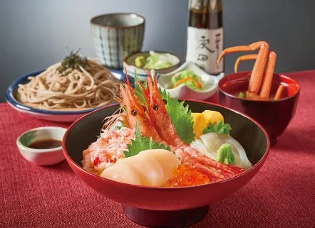 北海道と北のめぐみ丼（かに汁付）と麺