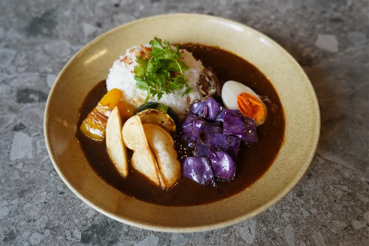麻辣スープカリー 北海道産今金男しゃくと旬の焼き野菜添え