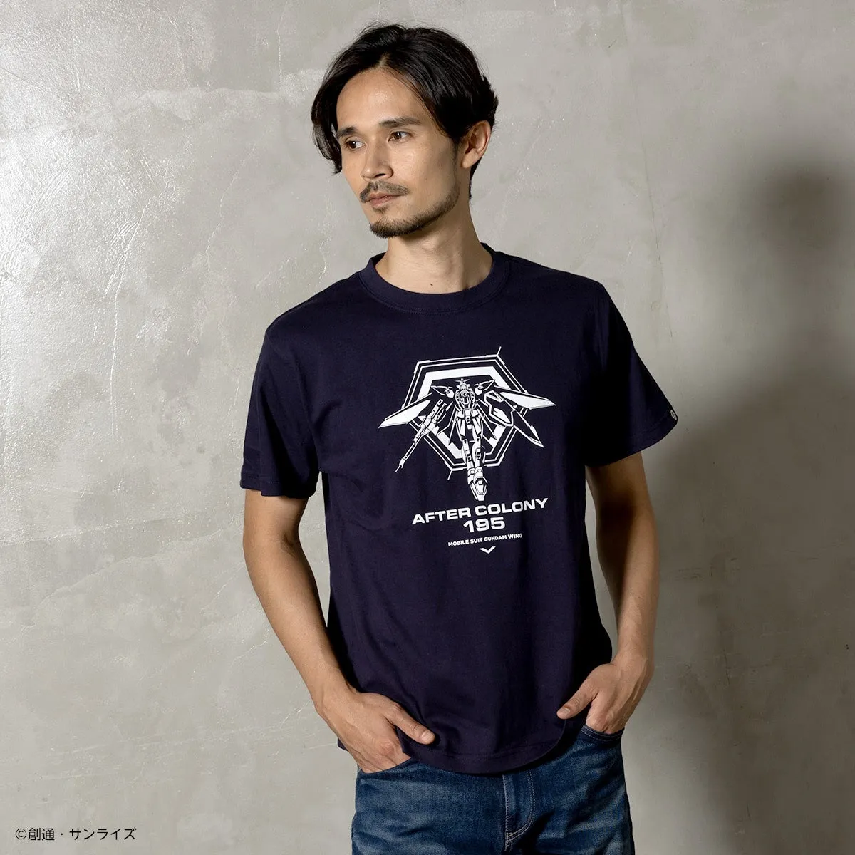 STRICT-G 『新機動戦記ガンダムW』Tシャツ AFTER COLONY（ネイビー）着画