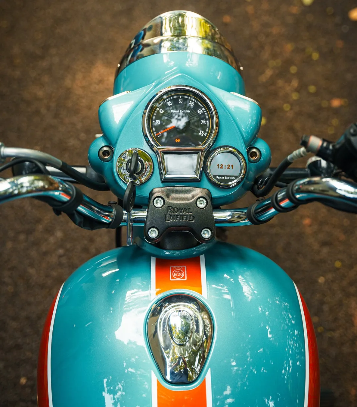 GOAN CLASSIC 350のメーター周りとハンドル部