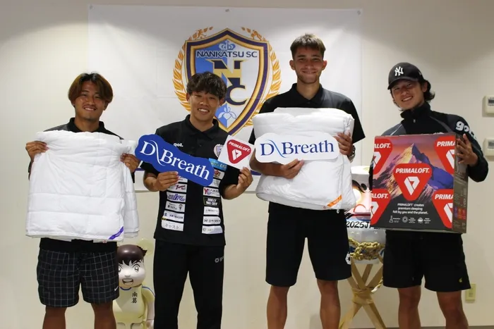 南葛SC選手が寝具を使用する様子